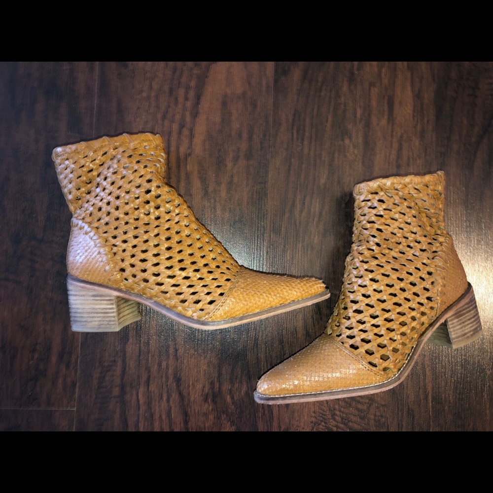 Free people “in the loop” booties
